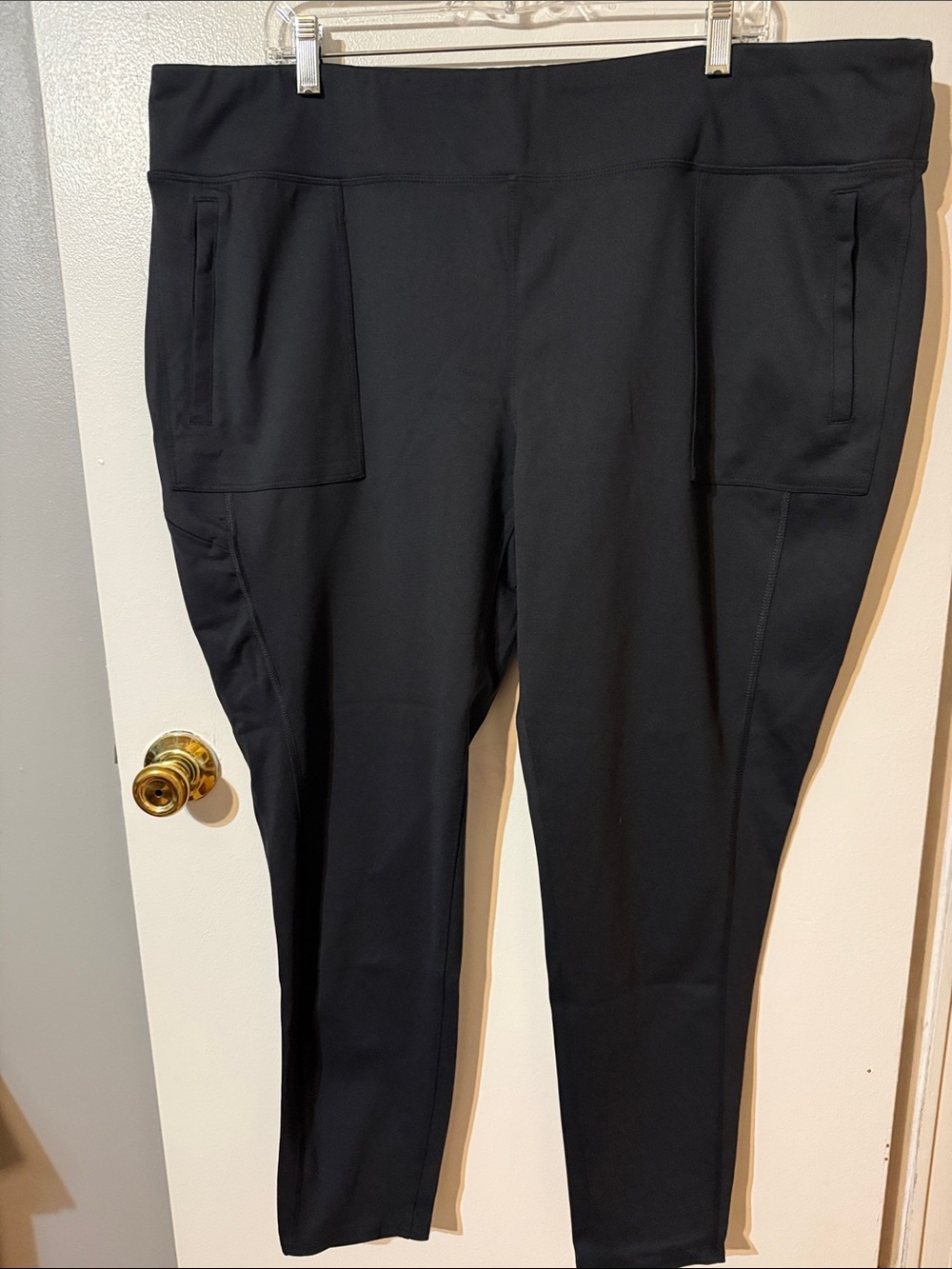 Black Women's Active Leggings with Side Pockets